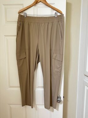 NWT Old Navy Sz Petite XL Women's Sleektech Taupe Tapered Cargo Joggers